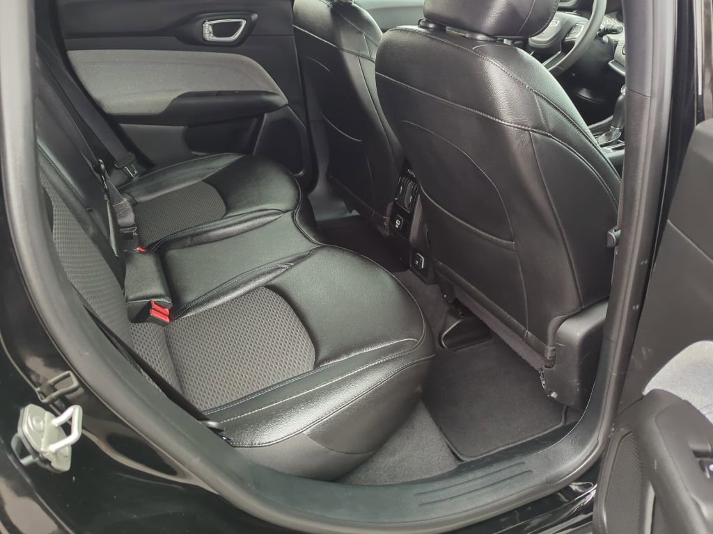 Used 2024 Jeep Compass Latitude image 34