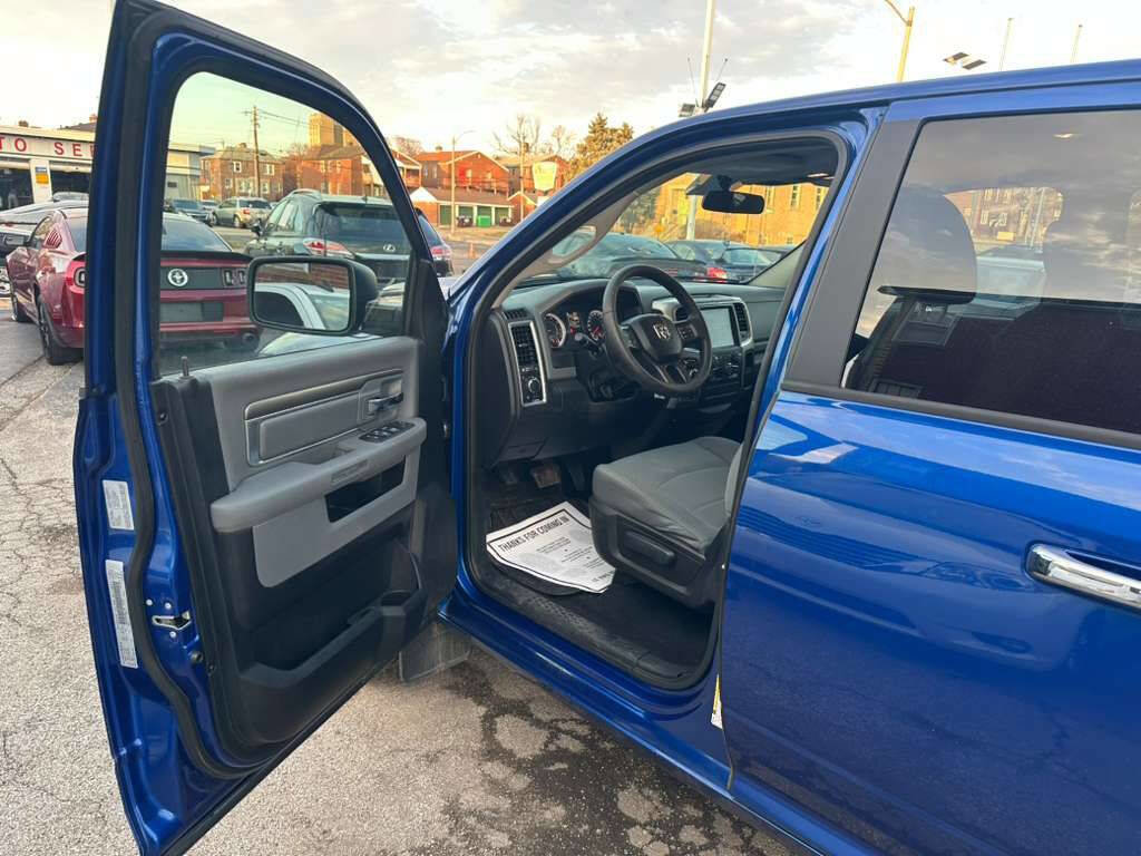 Used 2017 RAM 1500 Classic SLT AWD/4WD image 9