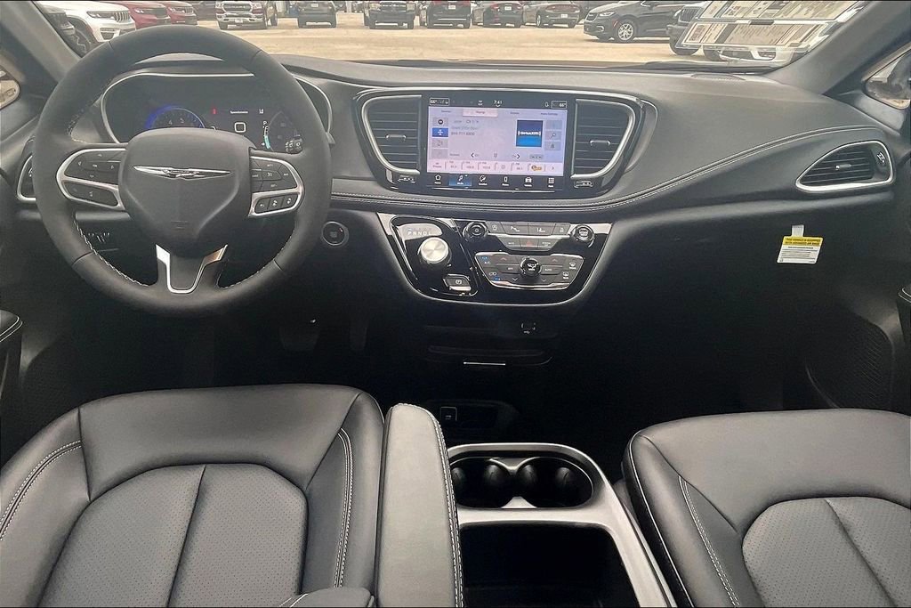 New 2026 Chrysler Pacifica Select image 6