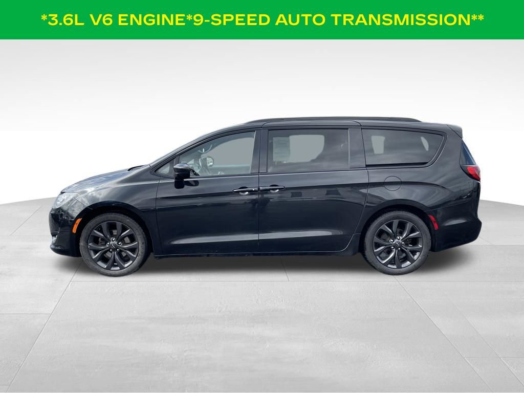 Used 2018 Chrysler Pacifica Touring-L w/ Premium Audio Group image 3