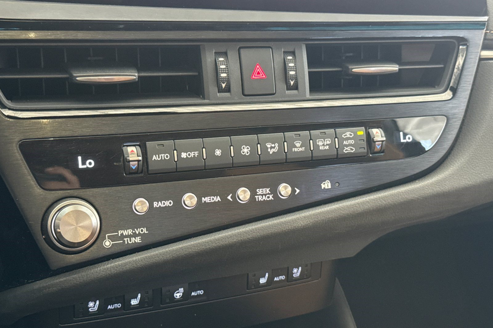 Certified 2024 Lexus ES 300h w/ Premium Package FWD image 25