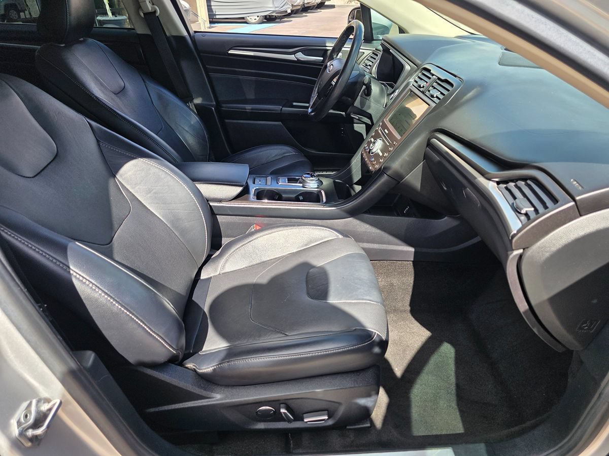 Used 2017 Ford Fusion Energi Titanium FWD image 16