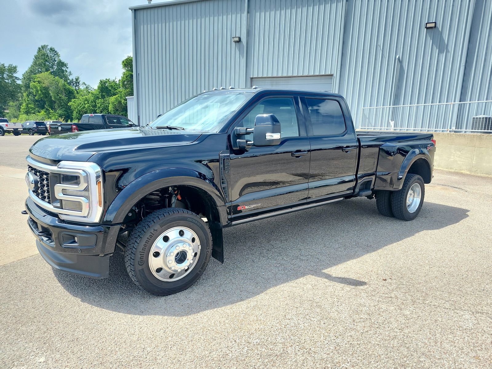 Used 2026 Ford F450 Platinum w/ FX4 Off-Road Package AWD/4WD image 3