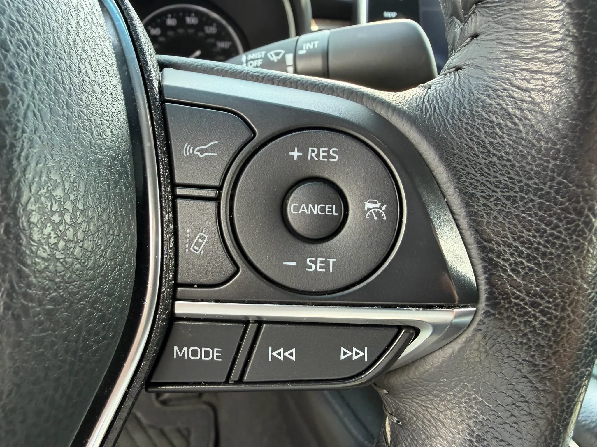 Used 2019 Toyota Avalon XLE FWD image 34