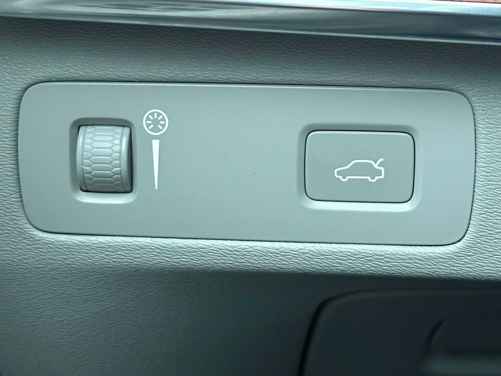 Certified 2022 Volvo XC90 T6 Momentum w/ Advanced Package image 33