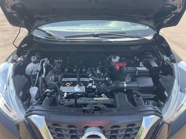 Used 2020 Nissan Kicks S image 22