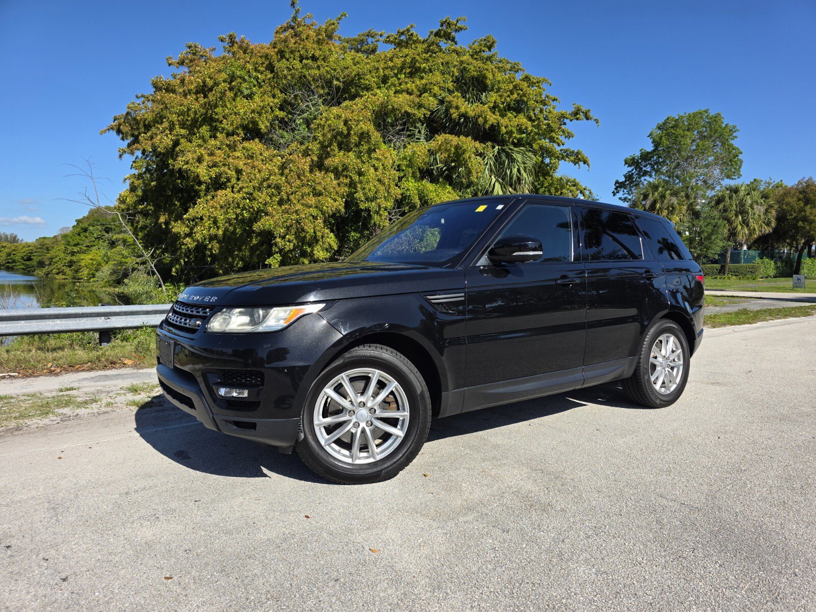 Used 2016 Land Rover Range Rover Sport SE AWD/4WD image 1