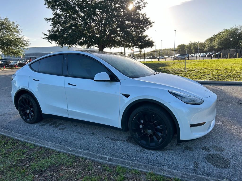 Used 2022 Tesla Model Y Long Range image 7