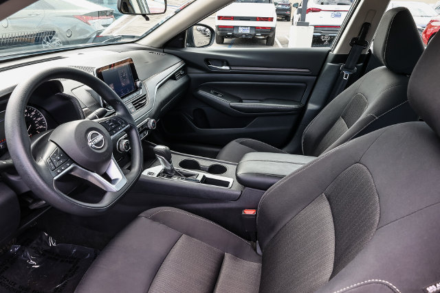 Used 2025 Nissan Altima 2.5 SV FWD image 21