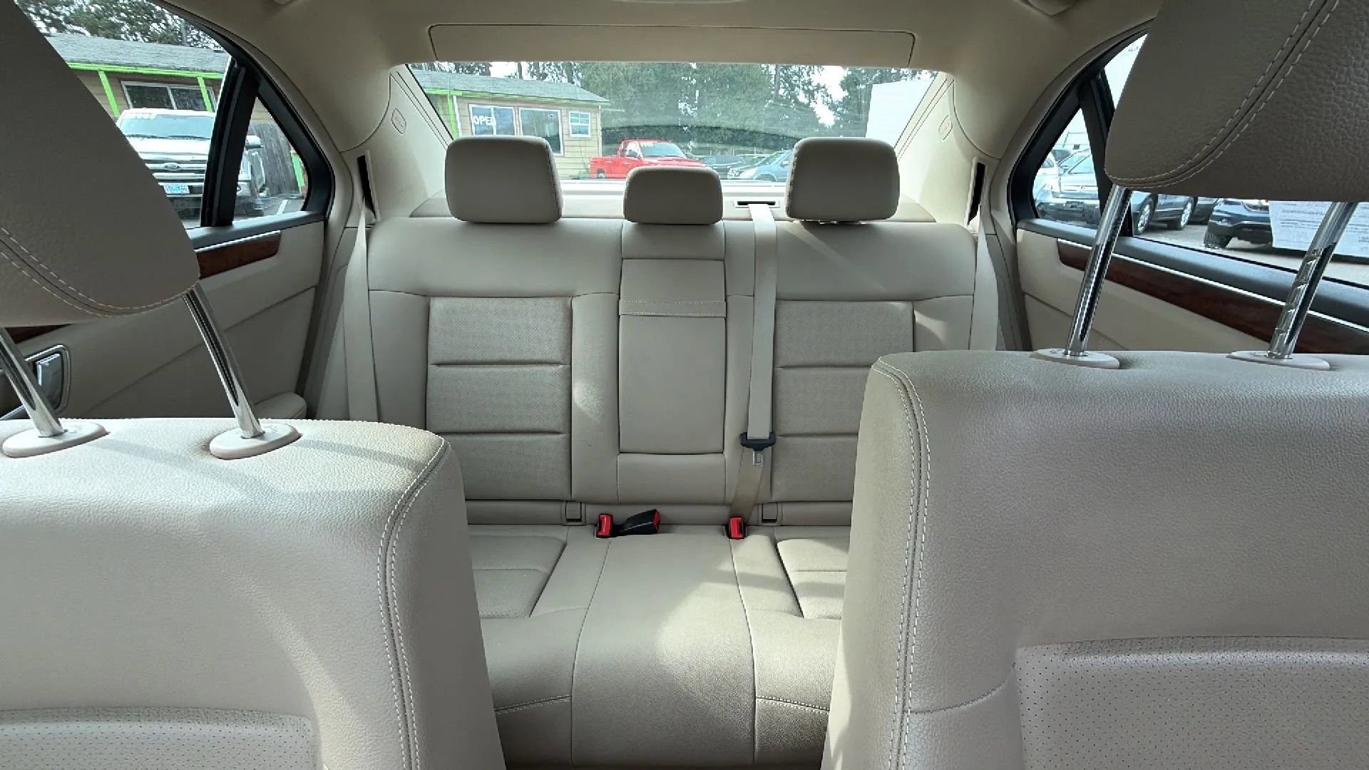 Used 2010 Mercedes-Benz E 350 4MATIC Sedan image 10