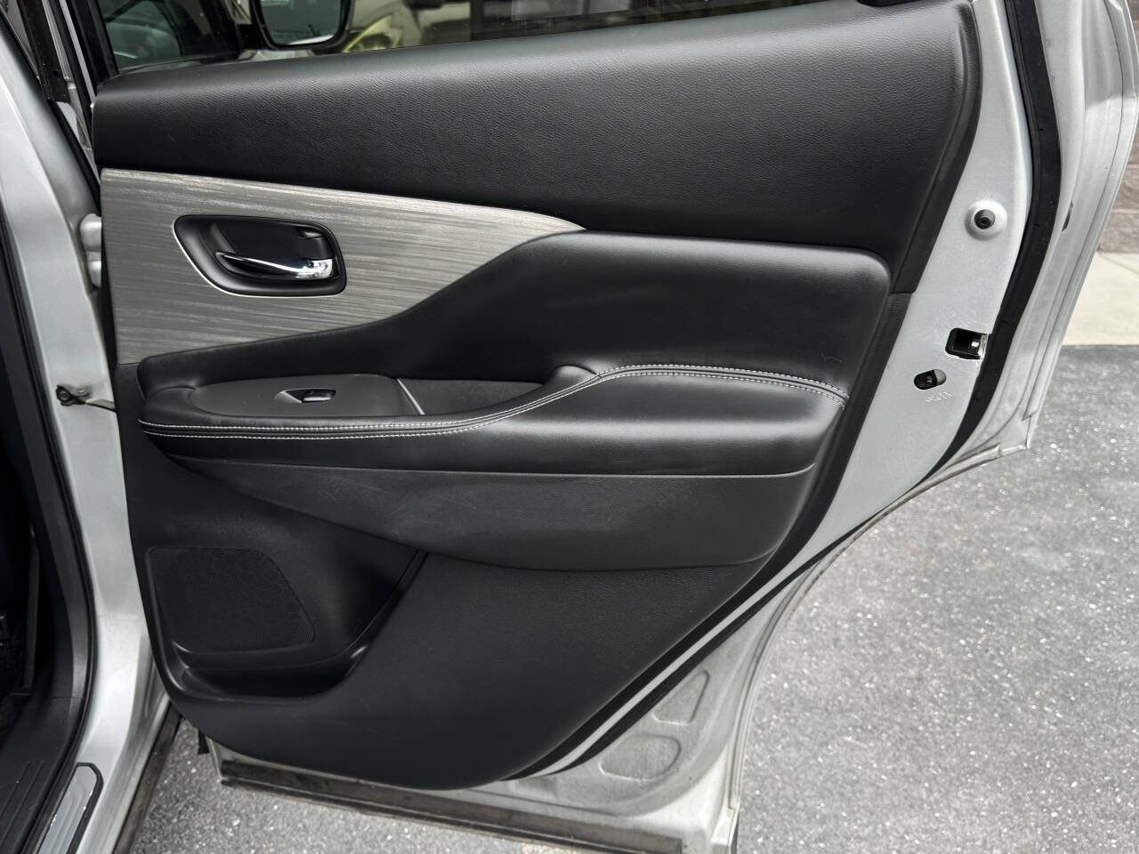 Used 2017 Nissan Murano SV w/ Premium Package image 47