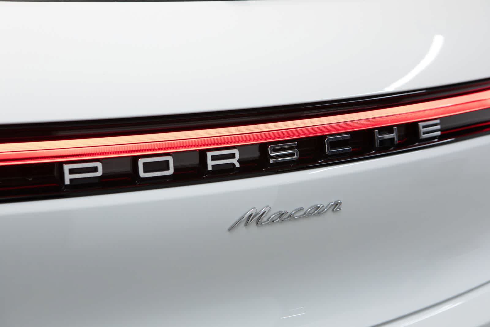 Certified 2025 Porsche Macan AWD/4WD image 36