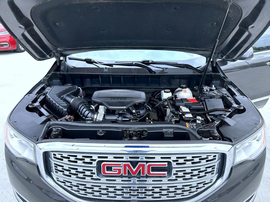 Used 2019 GMC Acadia Denali w/ Technology Package AWD/4WD image 27