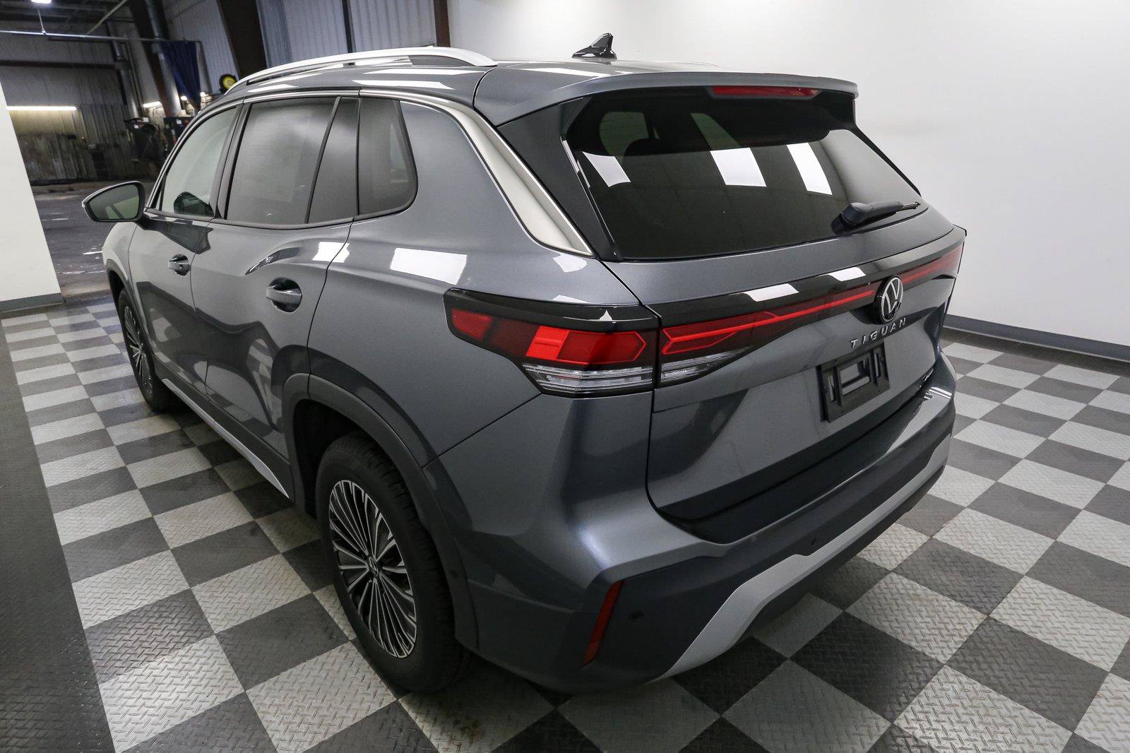 New 2026 Volkswagen Tiguan S AWD/4WD image 9