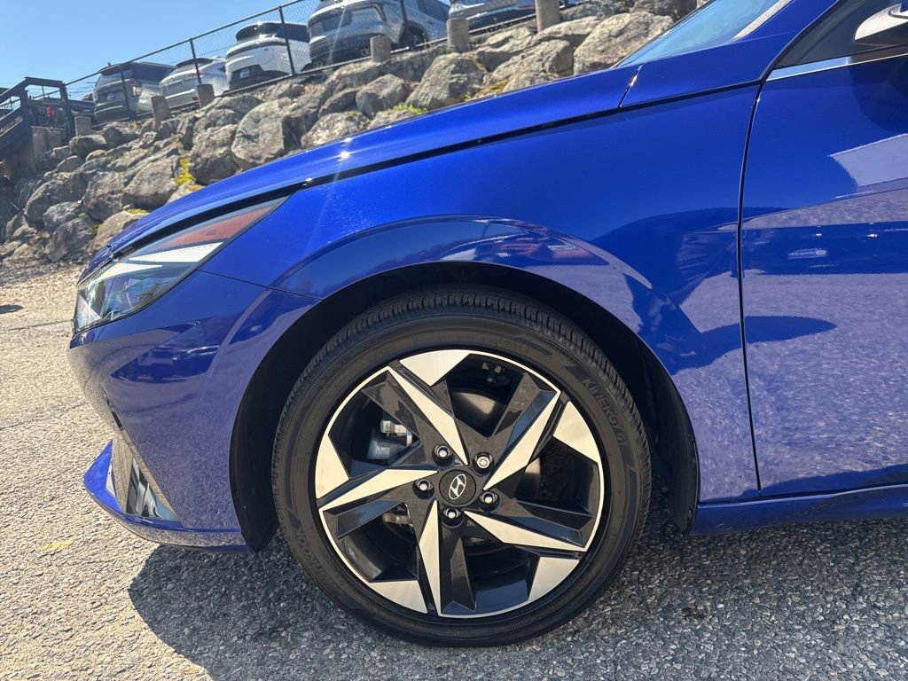 Certified 2023 Hyundai Elantra Limited FWD image 11