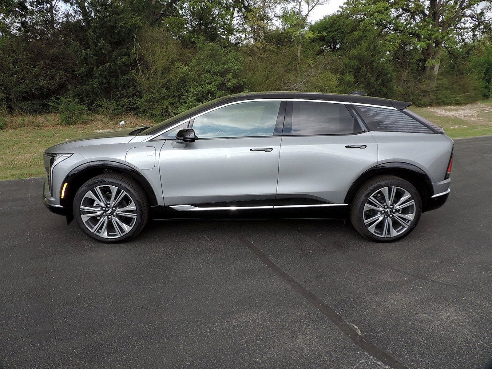 New 2026 Cadillac Optiq Luxury 2 AWD/4WD image 8