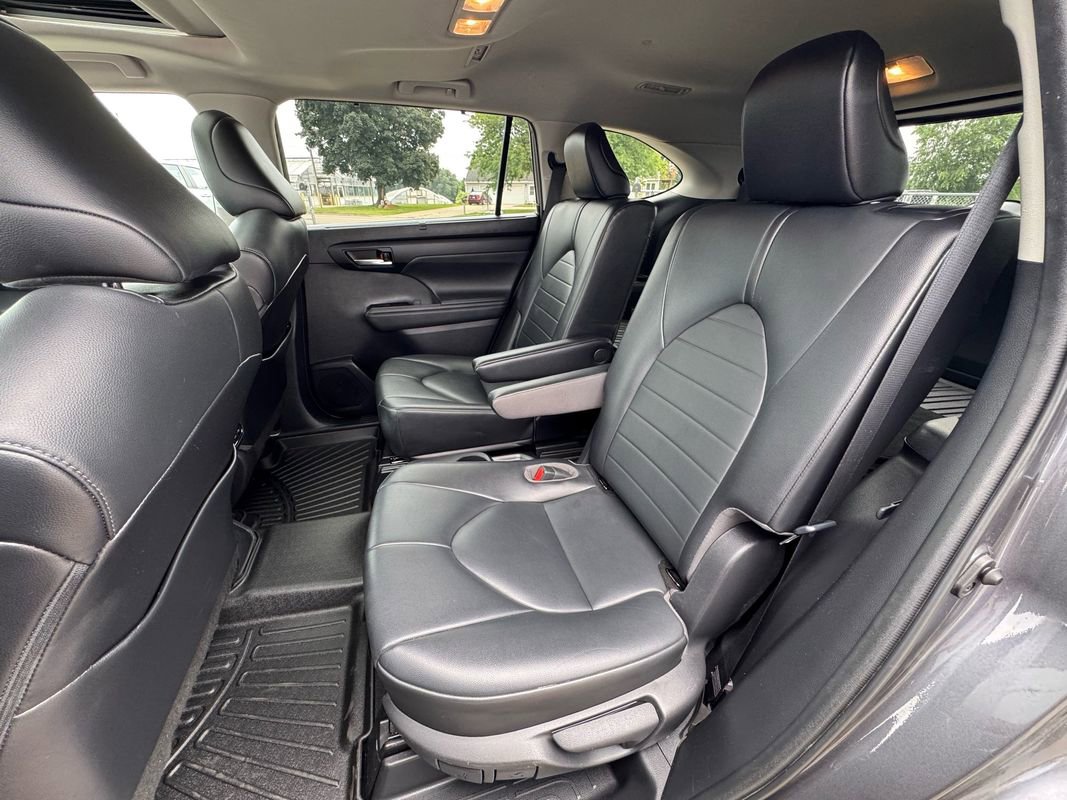 Used 2021 Toyota Highlander XLE image 25
