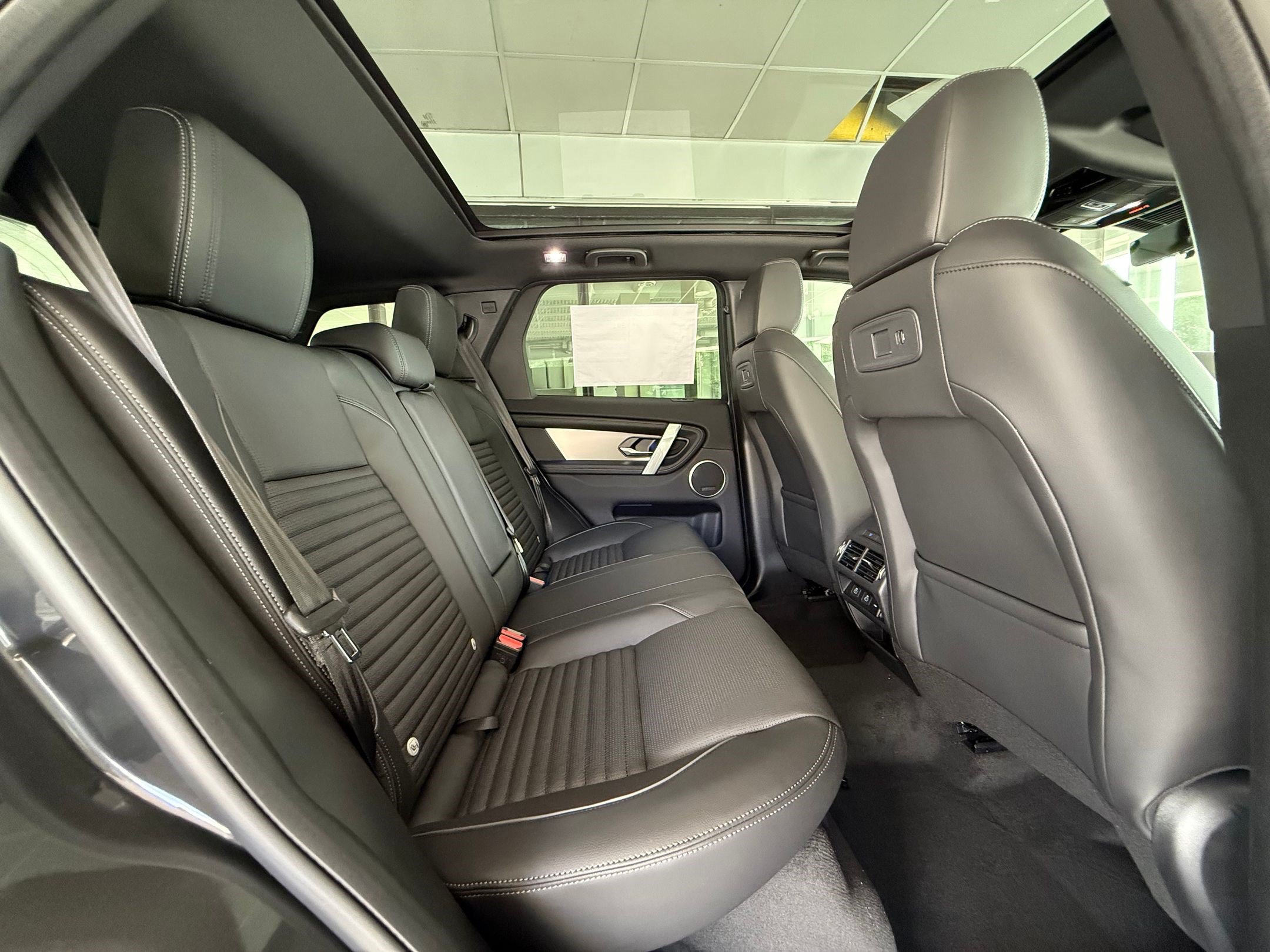 Used 2026 Land Rover Discovery Sport Landmark AWD/4WD image 24