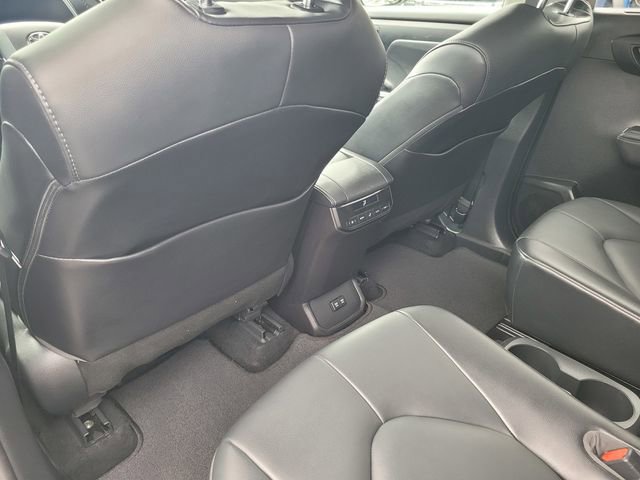 Used 2021 Toyota Highlander XLE image 12