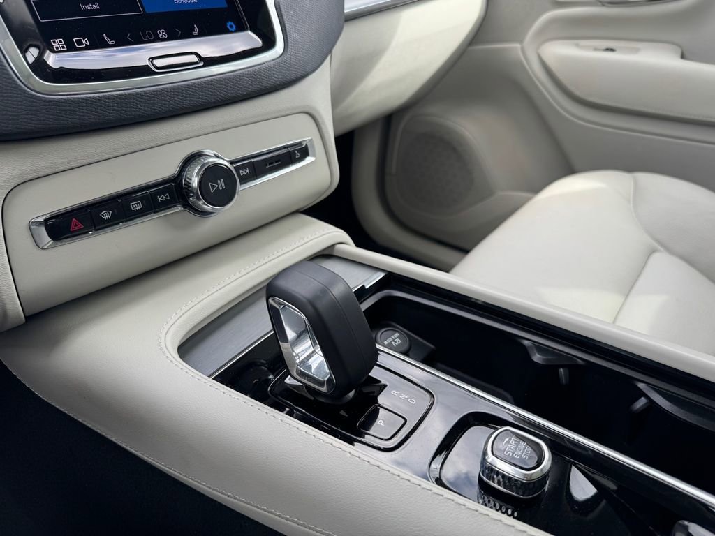 Used 2023 Volvo XC90 B5 Core w/ Protection Package Premier image 20