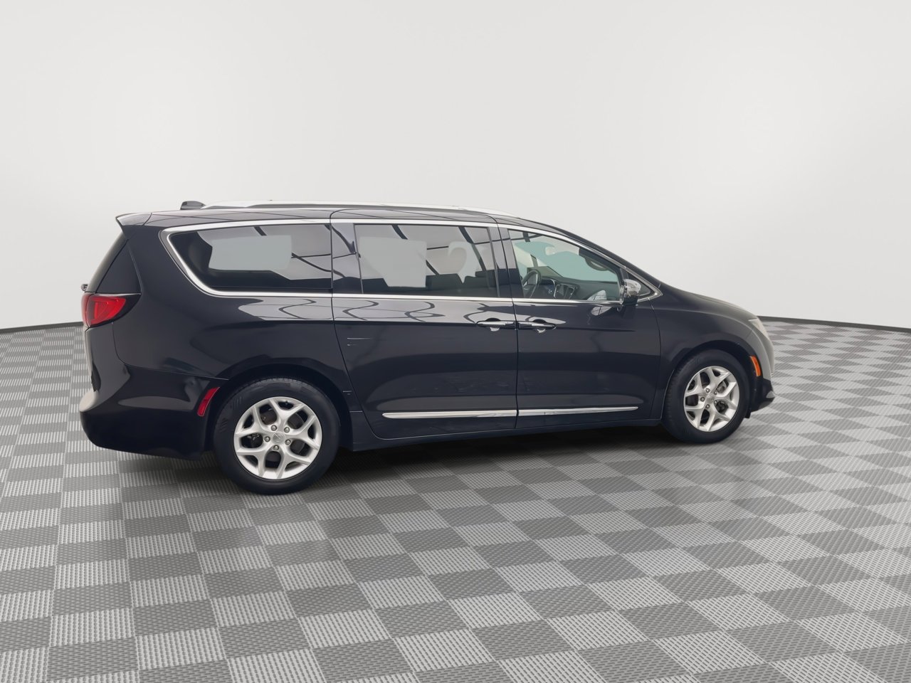 Used 2020 Chrysler Pacifica Limited image 42