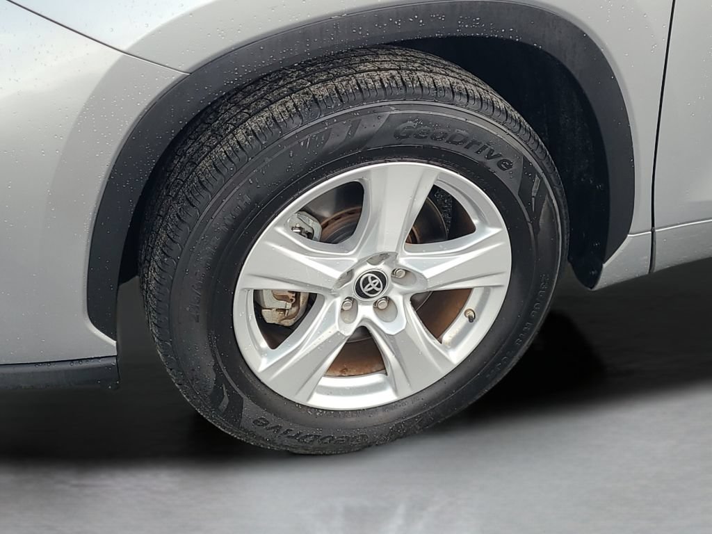 Used 2023 Toyota Highlander L FWD image 24