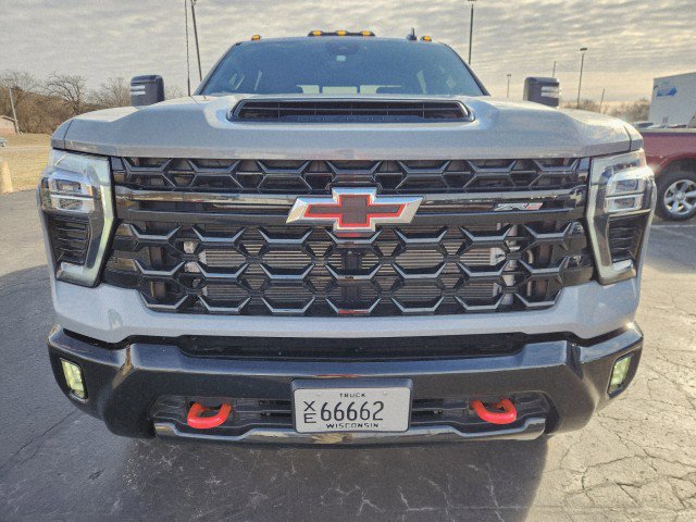 Used 2024 Chevrolet Silverado 2500 ZR2 w/ Technology Package image 8