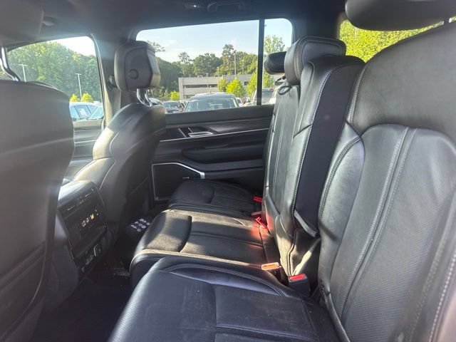 Used 2024 Jeep Wagoneer Series II w/ Flexible Seating Group RWD image 16