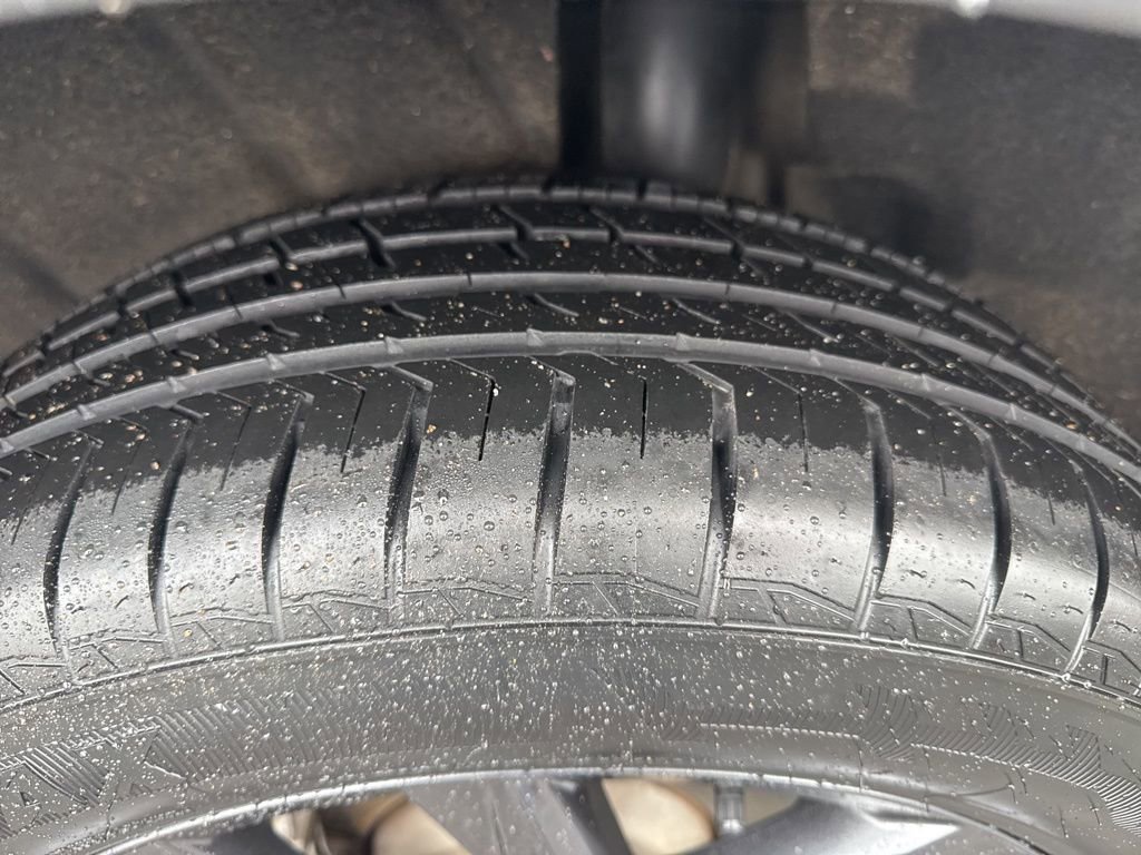 Used 2023 Volkswagen Tiguan SE w/ Panoramic Sunroof Package image 34