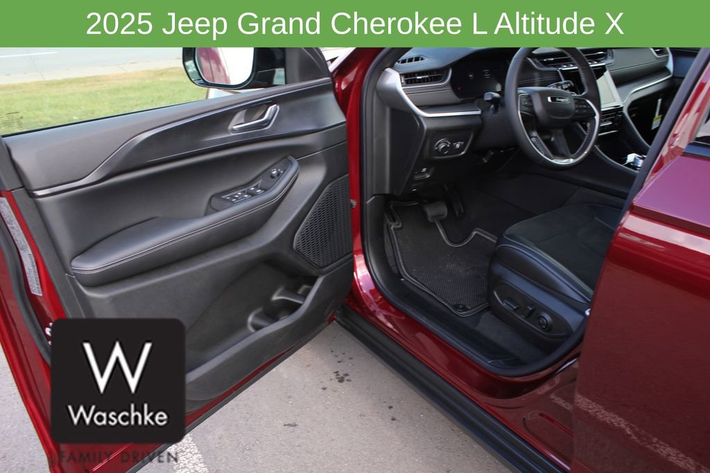 New 2025 Jeep Grand Cherokee L Altitude image 11