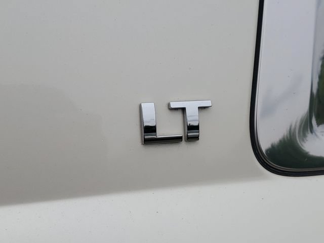 Used 2015 Chevrolet Suburban LT w/ Luxury Package AWD/4WD image 6