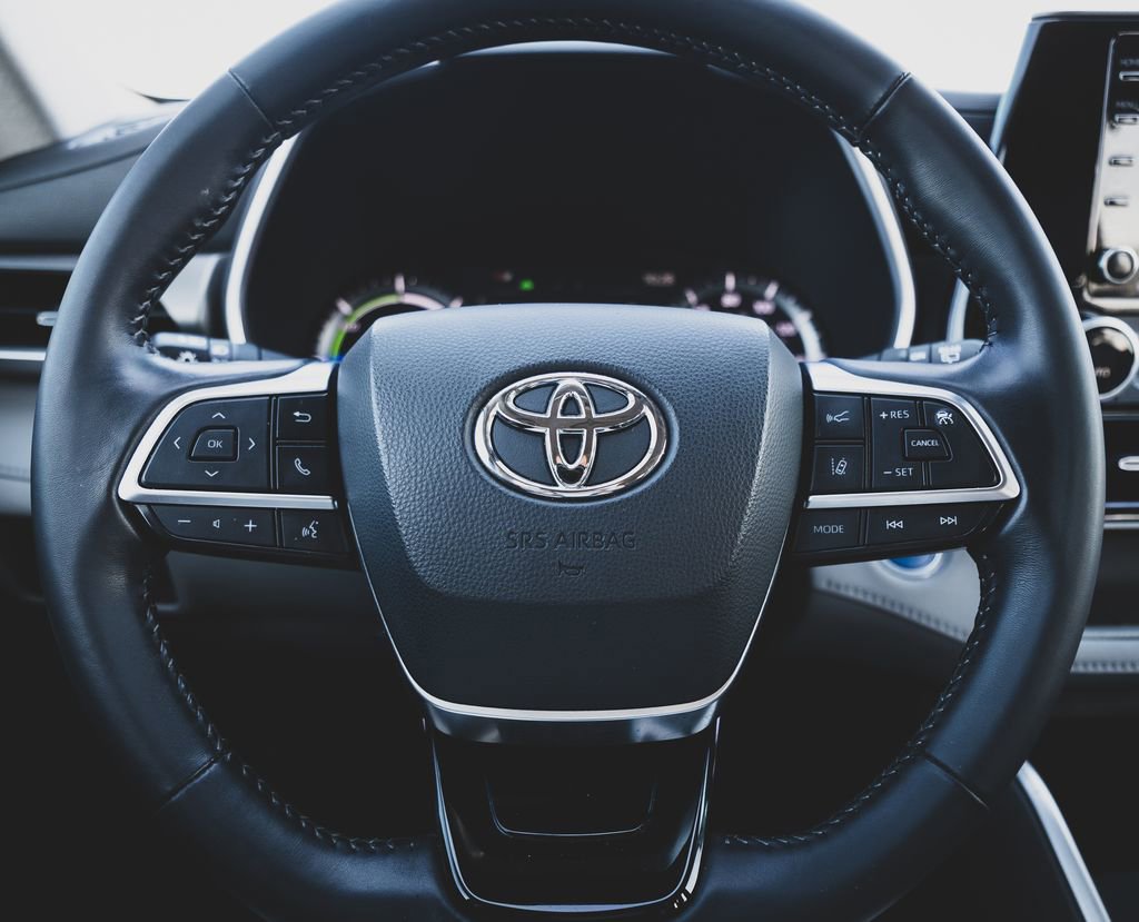 Used 2021 Toyota Highlander XLE image 12