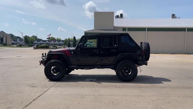 Used 2017 Jeep Wrangler Unlimited Sahara AWD/4WD image 7