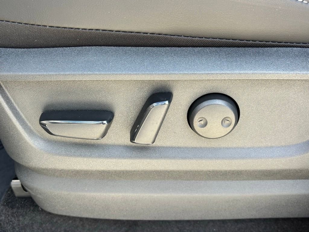 New 2026 Nissan Armada SL w/ Captain's Chari Seat Package image 10