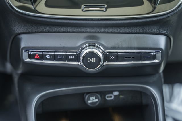 Used 2025 Volvo XC40 B5 Plus AWD/4WD image 25