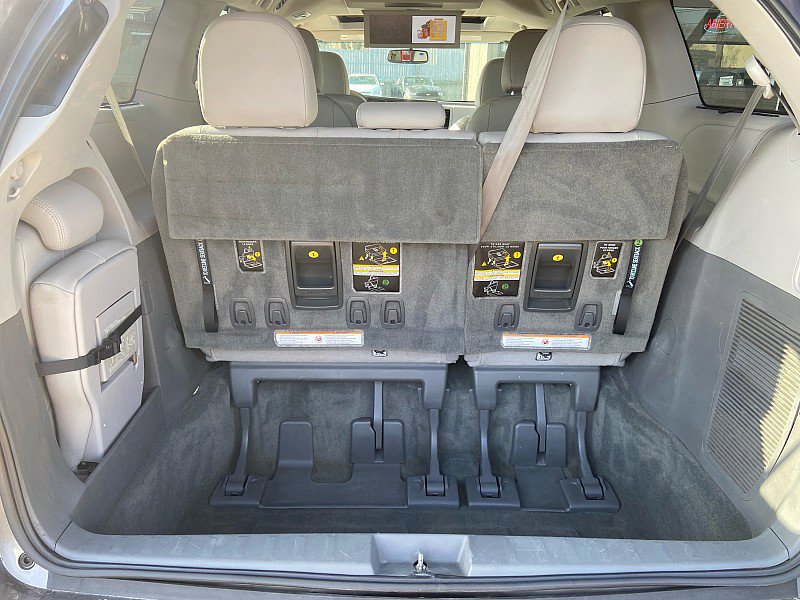 Used 2017 Toyota Sienna XLE Premium w/ Protection Package FWD image 24