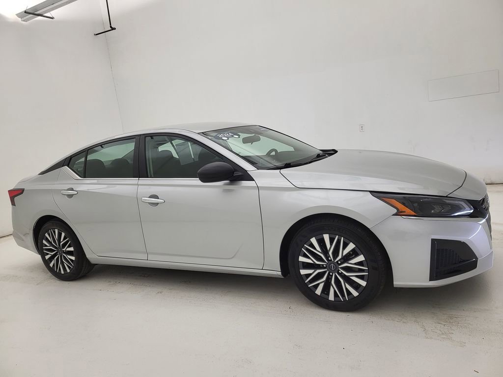 Used 2024 Nissan Altima 2.5 SV