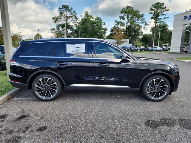 New 2025 Lincoln Aviator Reserve w/ Luxury Package RWD image 2