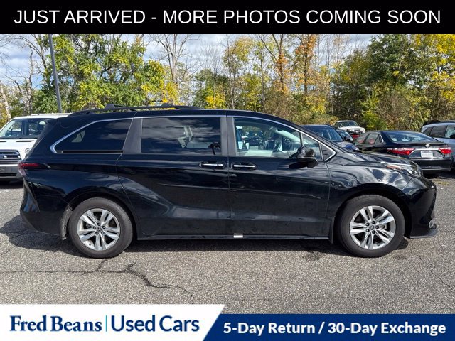 Used 2024 Toyota Sienna XLE w/ XLE Plus Package AWD/4WD image 11