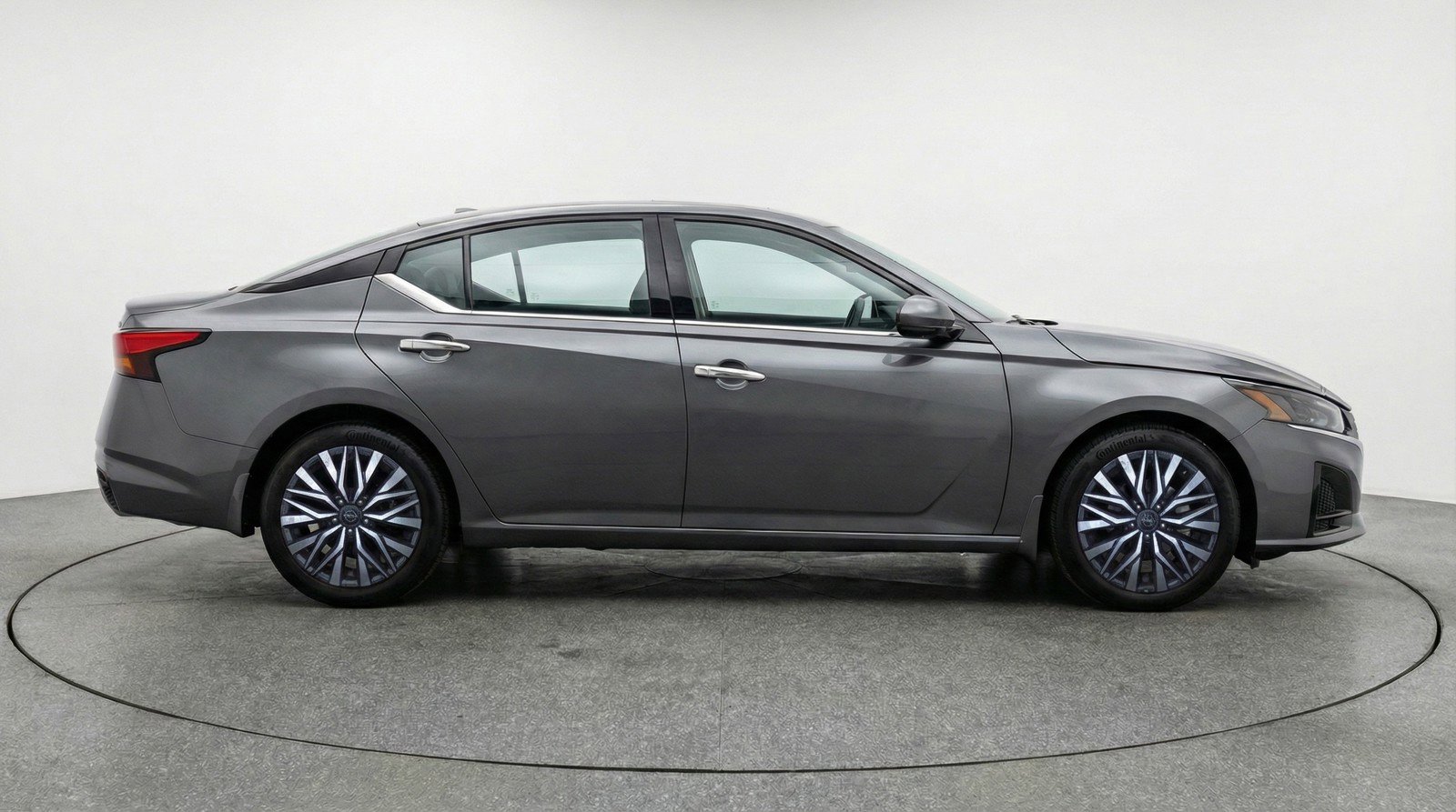 Used 2025 Nissan Altima 2.5 SV FWD image 11