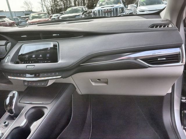 Used 2023 Cadillac XT4 Luxury w/ Cold Weather Package image 28