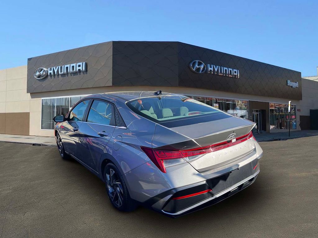 Certified 2024 Hyundai Elantra SEL w/ Convenience Package image 7