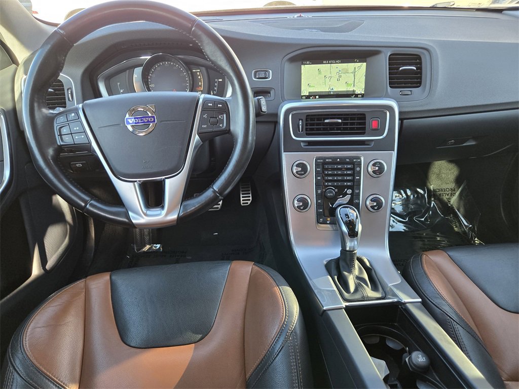 Used 2017 Volvo V60 T5 Cross Country Platinum image 29