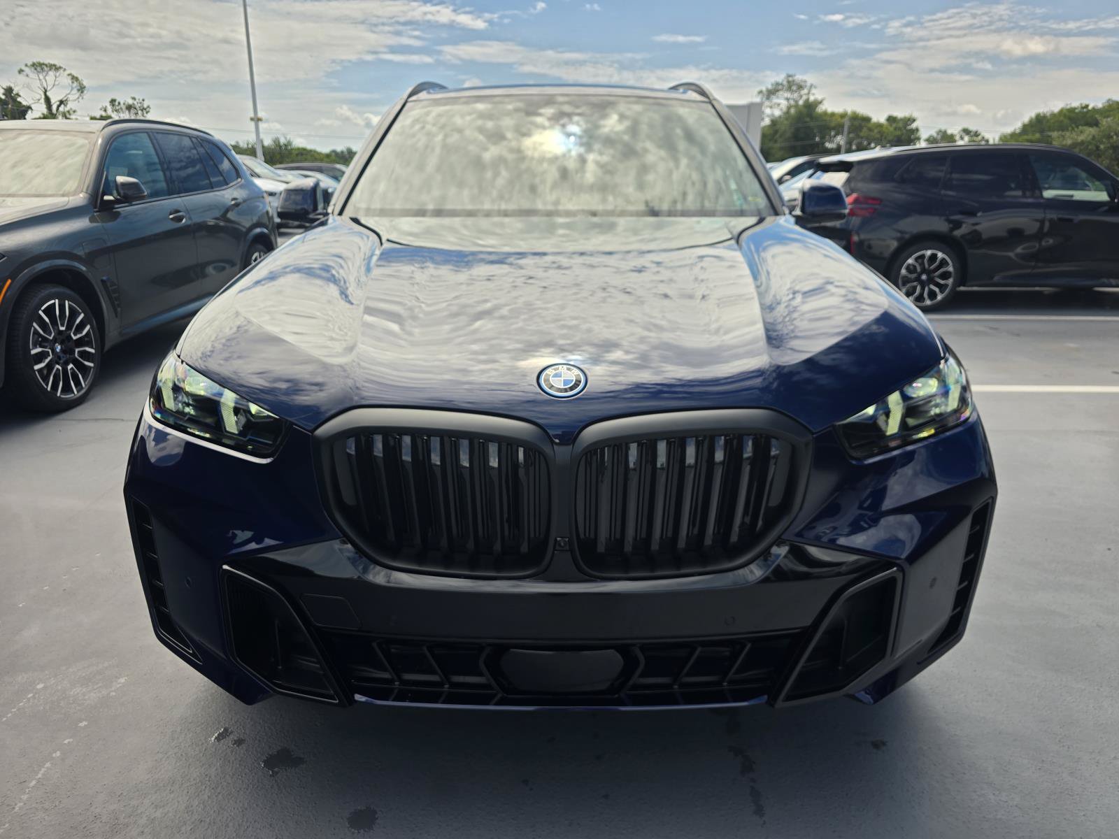 New 2026 BMW X5 xDrive50e w/ M Sport Package AWD/4WD image 2