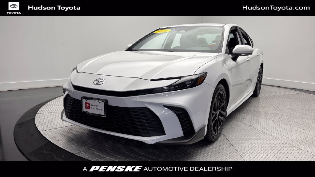Used 2026 Toyota Camry SE FWD image 1