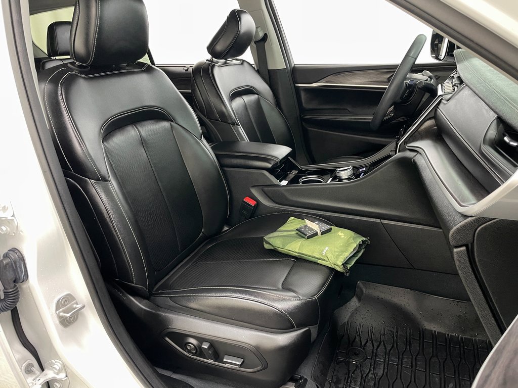 Used 2023 Jeep Grand Cherokee L Limited w/ Luxury Tech Group II image 44