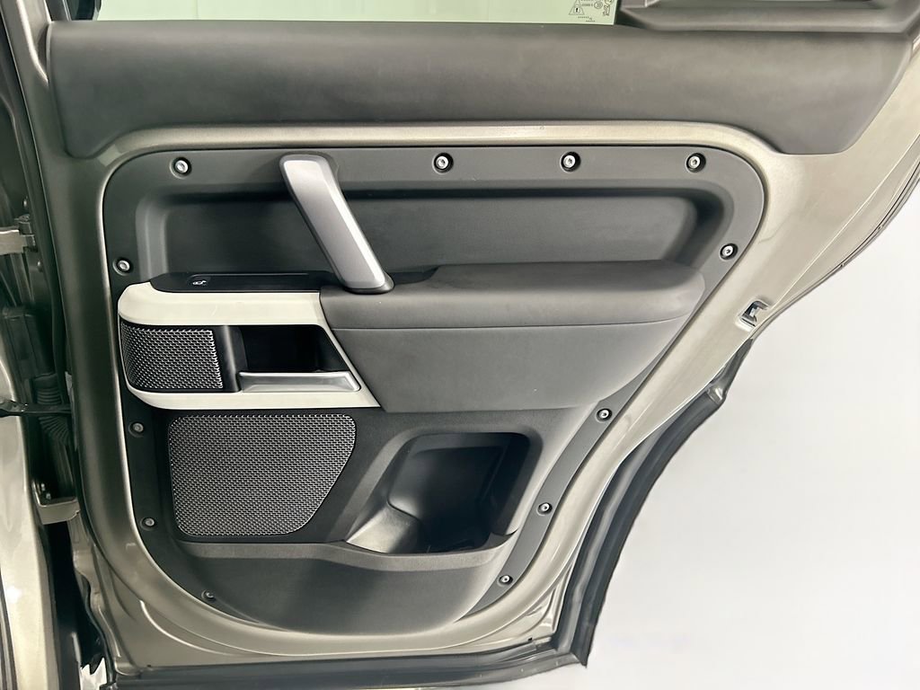 Certified 2022 Land Rover Defender 110 X-Dynamic HSE AWD/4WD image 26