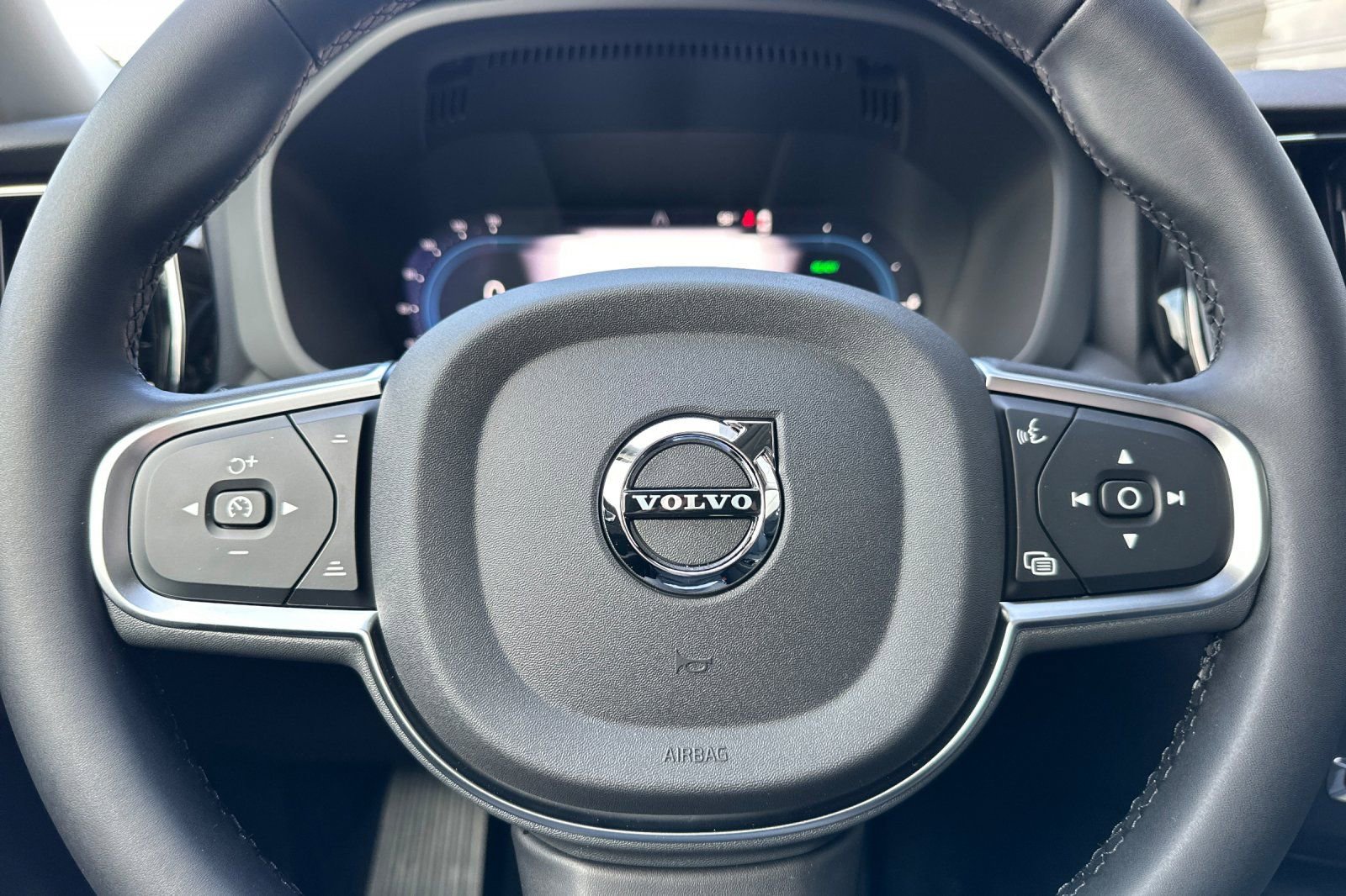 New 2025 Volvo XC60 T8 Core w/ Protection Package Premier AWD/4WD image 25