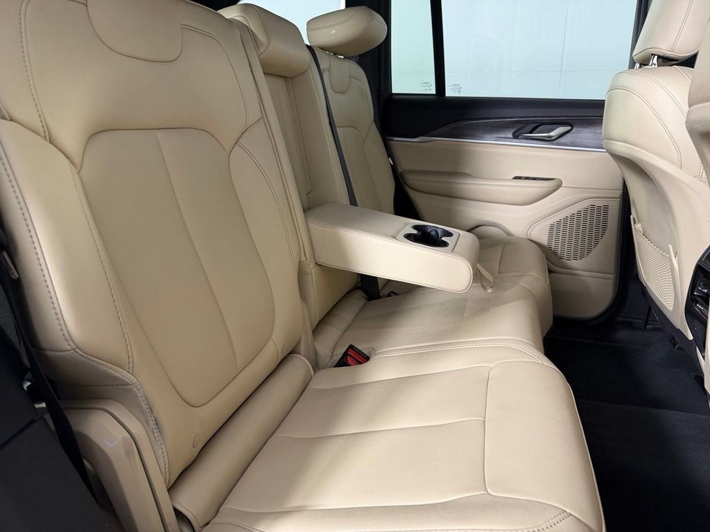 Certified 2024 Jeep Grand Cherokee Limited RWD image 30