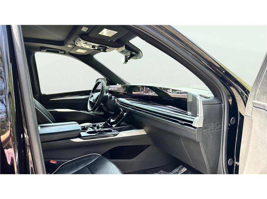 Used 2025 Cadillac Escalade ESV Sport w/ Touring Package AWD/4WD image 23